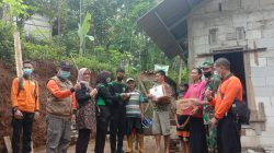 Anggota DPRD Dan Kwarcab Pramuka Banjarnegara Berikan Bantuan Kemanusiaan
