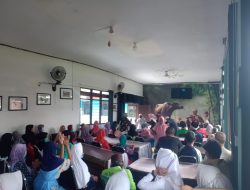 Partisipasi Mahasiswa Akes Rustida dalam Kegiatan Rekreatif Lansia UPT PSTW Banyuwangi