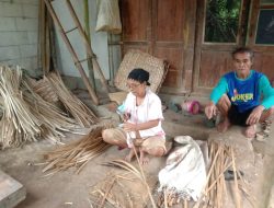 Pengrajin Bambu Banjarnegara Mengeluh Sulitnya Memasarkan Hasil Anyamanya