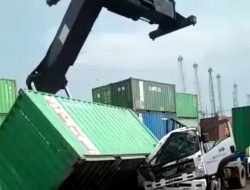 Satu sopir truk tewas akibat jatuhnya konteiner