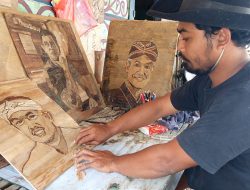 Lukisan Pelepah Pisang Warga Blora Di Trima Presiden Joko Widodo