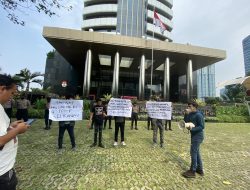 GEMAKI Kembali Demo KPK Minta Periksa Anggota DPR RI Fraksi PDIP Sri Rahayu Soal Dugaan Pemotongan Anggaran Proyek PUPR Di Blitar