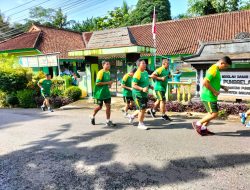 Danramil Beserta Anggota Koramil 11/Punggelan Melaksanakan Olahraga Lari Sejauh 5 Km